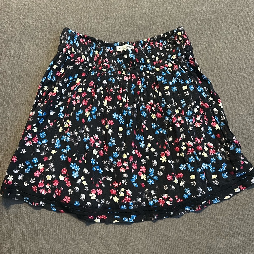 girls A&F floral skirt
